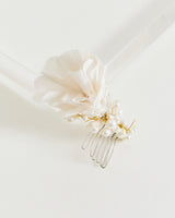 Gül Detaylı İncili Saç Aksesuarı