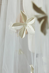 İşlemeli Lilium Duvak