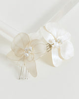 Çiçek Motif İnci Detaylı Toka