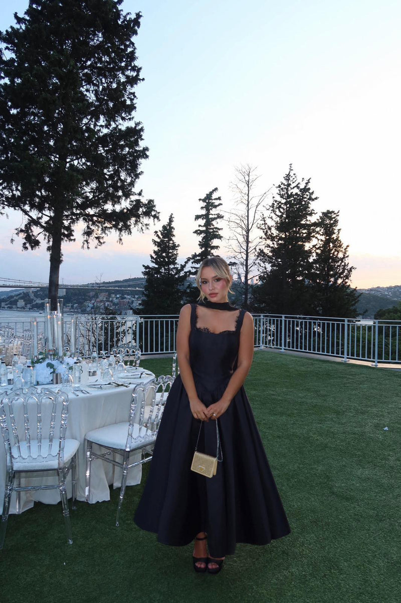 Kiralık Black Rose - Kübra Dede