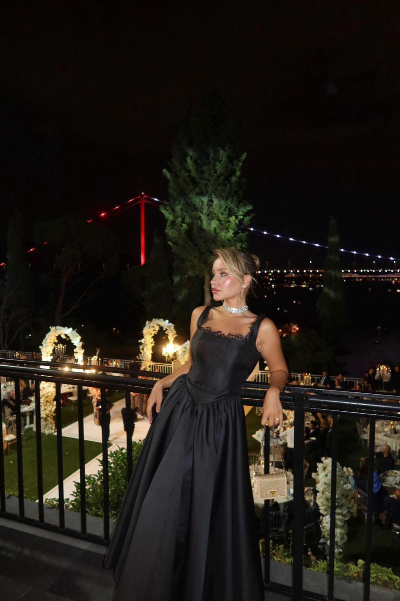 Kiralık Black Rose - Kübra Dede