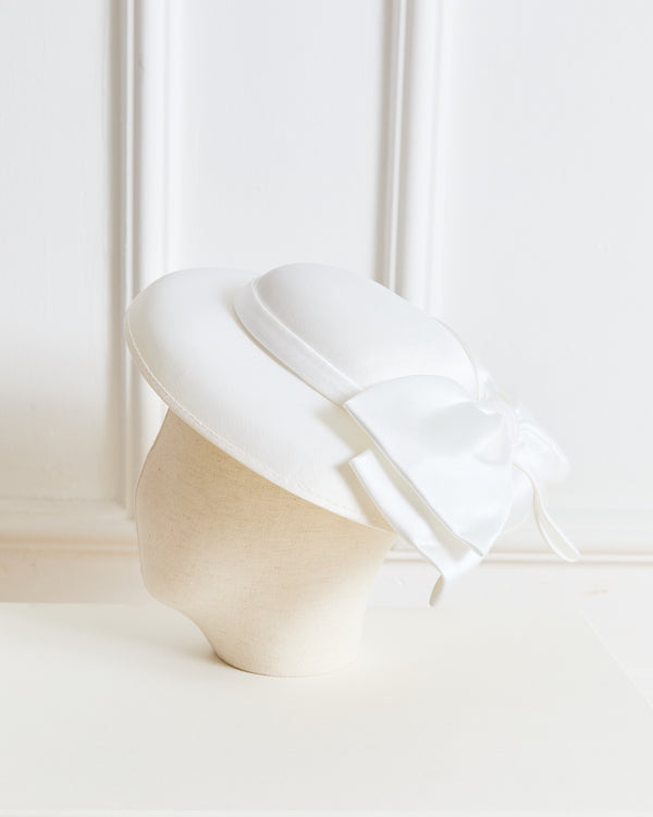 Kurdelalı Saten Şapka