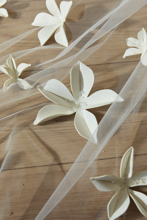 İşlemeli Lilium Duvak