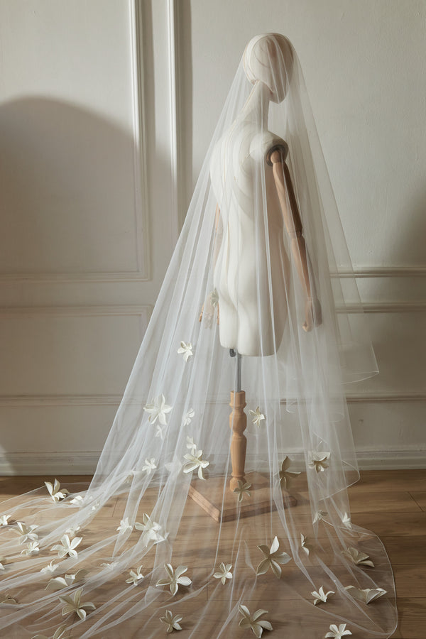 İşlemesiz Lilium Duvak