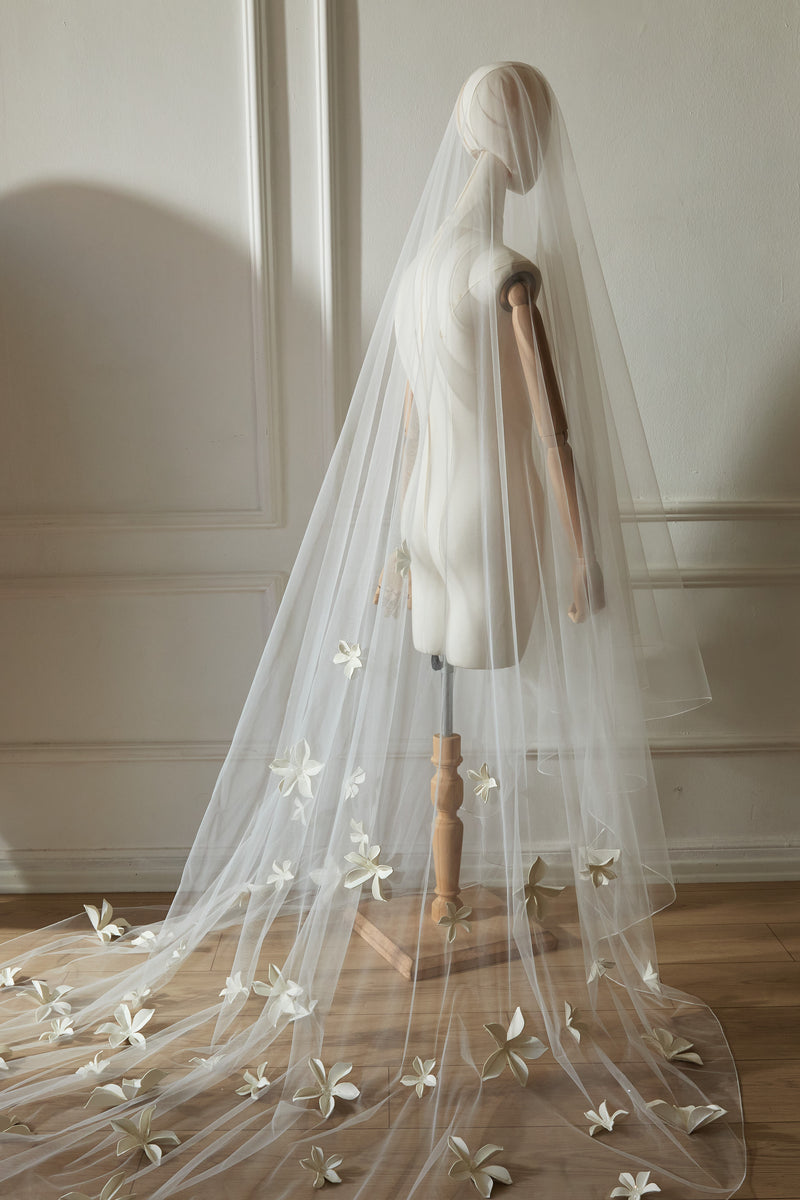 İşlemesiz Lilium Duvak