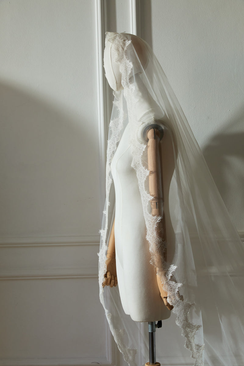 Julieth Dantelli Duvak