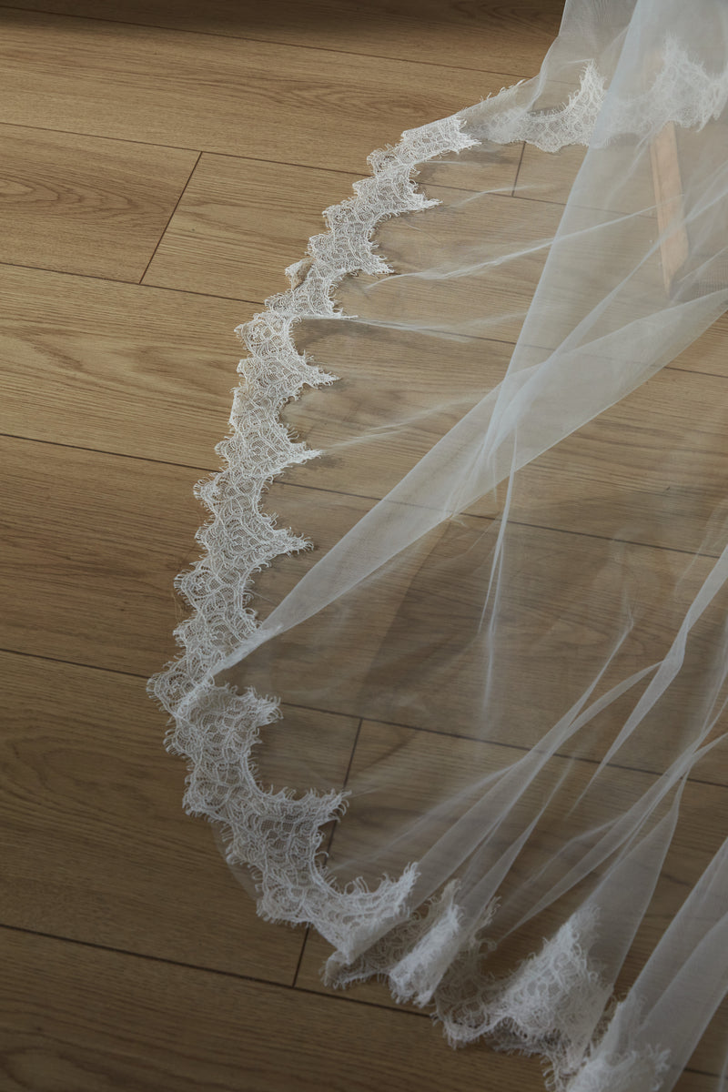 Julieth Dantelli Duvak